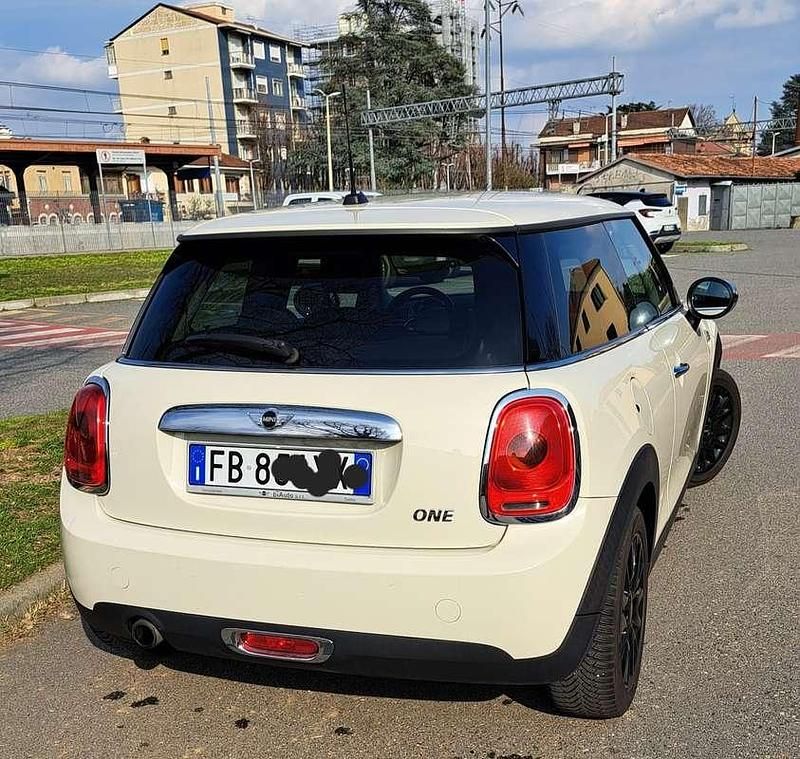 Usata Mini ONE 102 CV (75 kW) 2015 Bianco Utilitaria