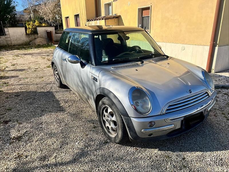 Begagnad Mini ONE 90 HK (66 kW) 2002 Halvkombi