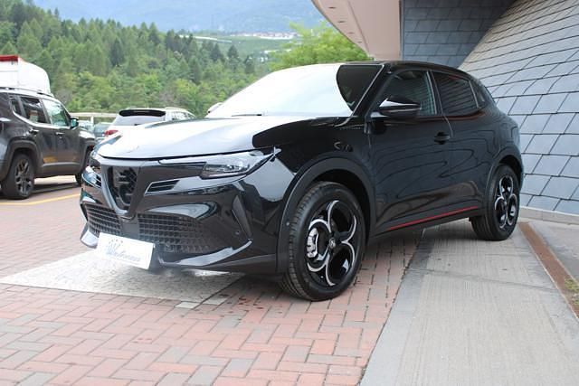 Nuova Alfa Romeo Junior Edizione Speciale 145 CV (106 kW) 2025 Nero SUV