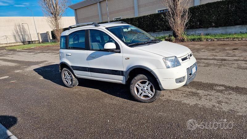 Usata Fiat Panda 4x4 Climbing 75 CV (55 kW) 2011 Bianco Utilitaria