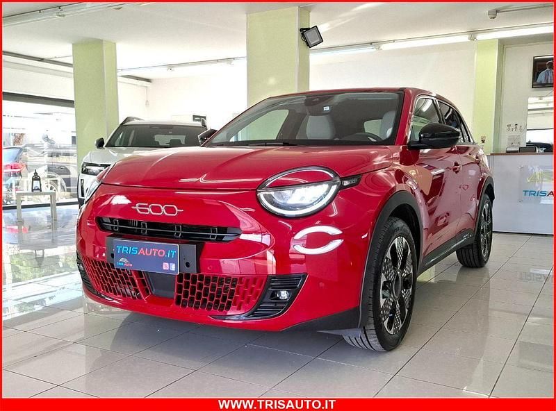 Usata Fiat 600 La Prima 101 CV (74 kW) 2024 Rosso SUV