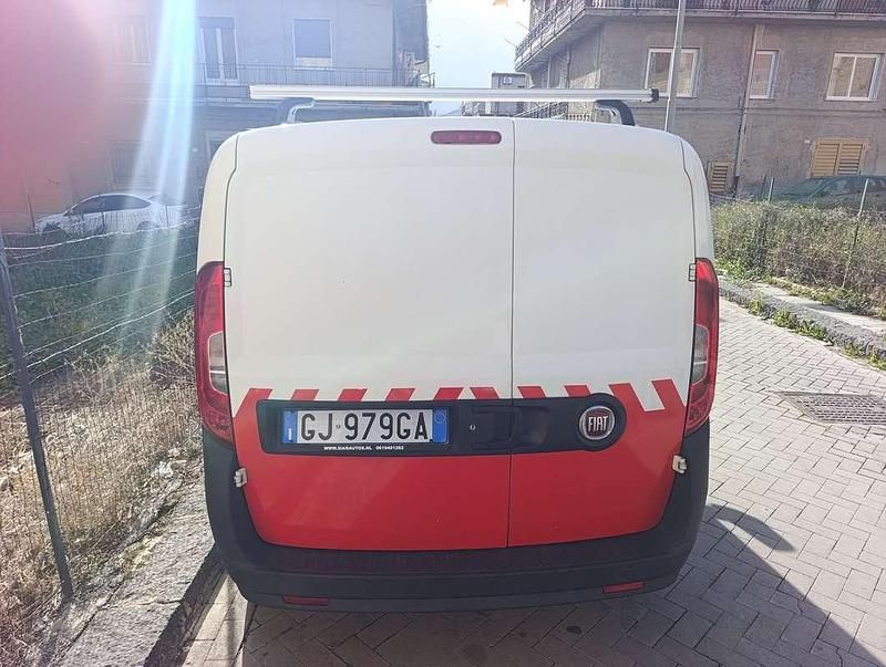 Usata Fiat Doblò Active 90 CV (66 kW) 2016 Bianco Monovolume