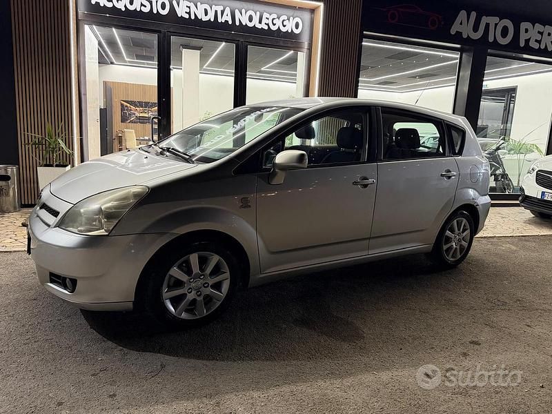 Usata Toyota Corolla Verso 115 CV (84 kW) 2005 Grigio Monovolume