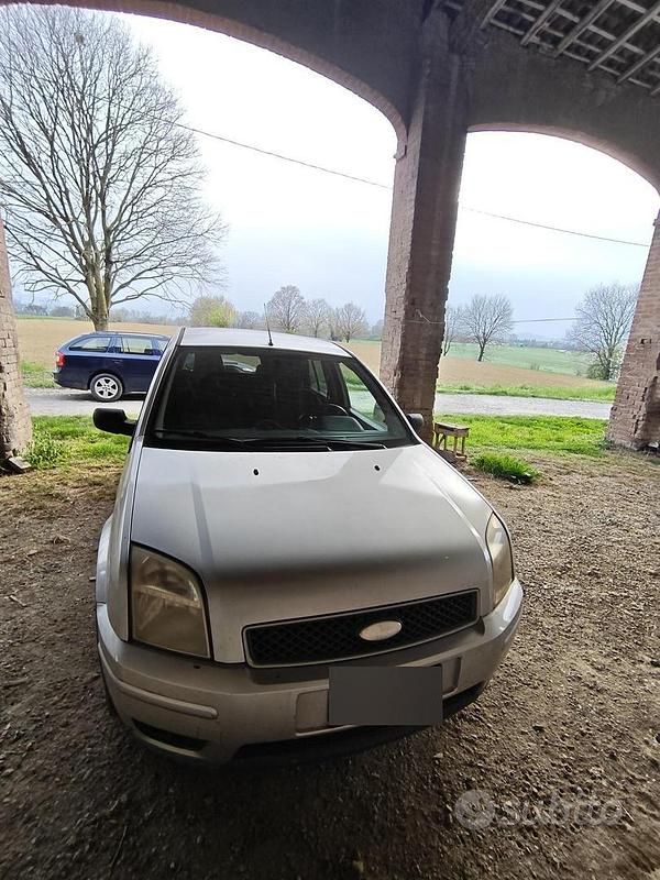 Usata Ford Fusion 68 CV (50 kW) 2005 Utilitaria