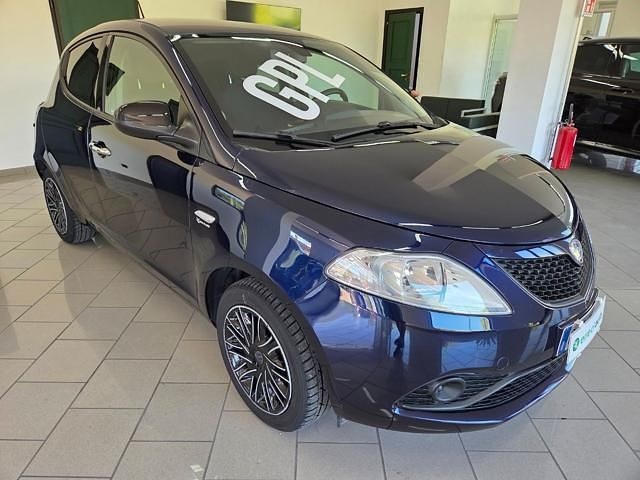 Blu/azzurro(met.) Usata 2020 Lancia Ypsilon Gold Due volumi | 11.500 € (Buon prezzo) - Immagine 1/4