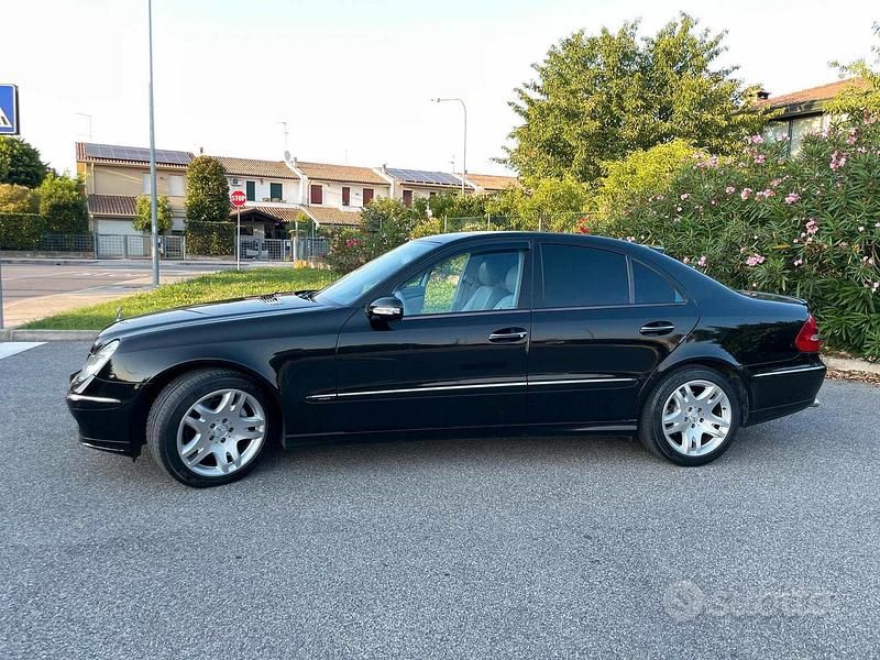 Usata Mercedes E280 231 CV (169 kW) 2005 Nero Berlina
