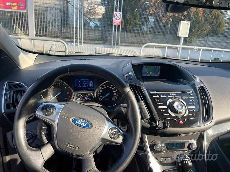 Usata Ford Kuga 140 CV (102 kW) 2013 Grigio SUV