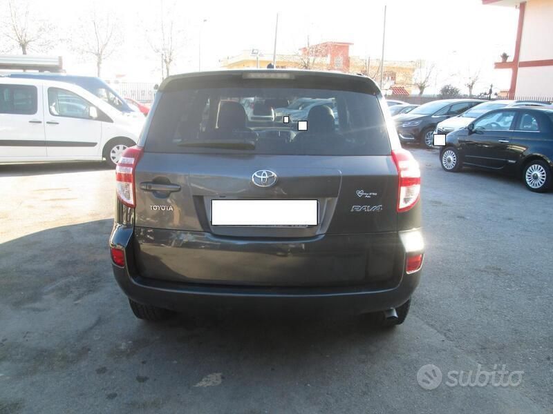 Usata Toyota RAV4 150 CV (110 kW) 2009 Grigio SUV