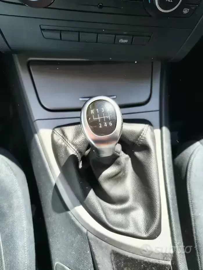 Usata BMW 116 116 CV (85 kW) 2011 Nero Utilitaria