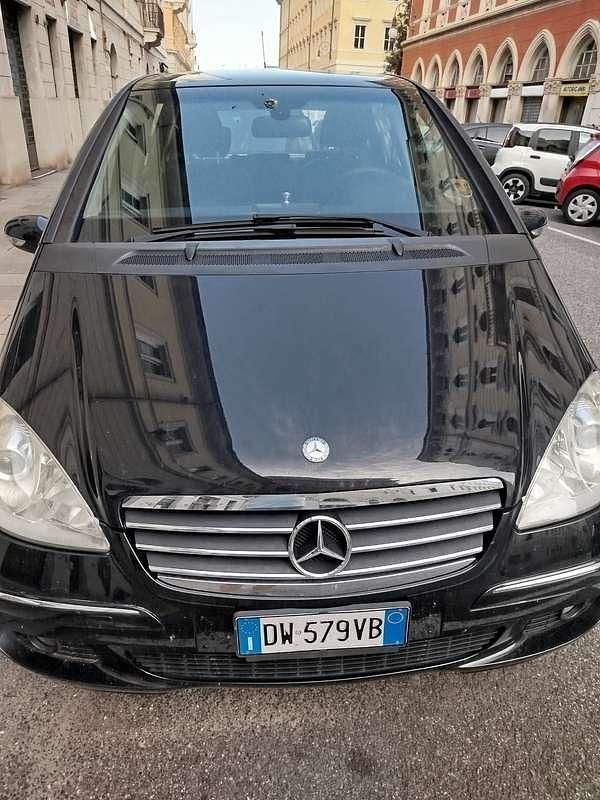 Nero Usata 2009 Mercedes A180 Avantgarde Edition Monovolume | 3500 € (Buon prezzo) - Immagine 1/4