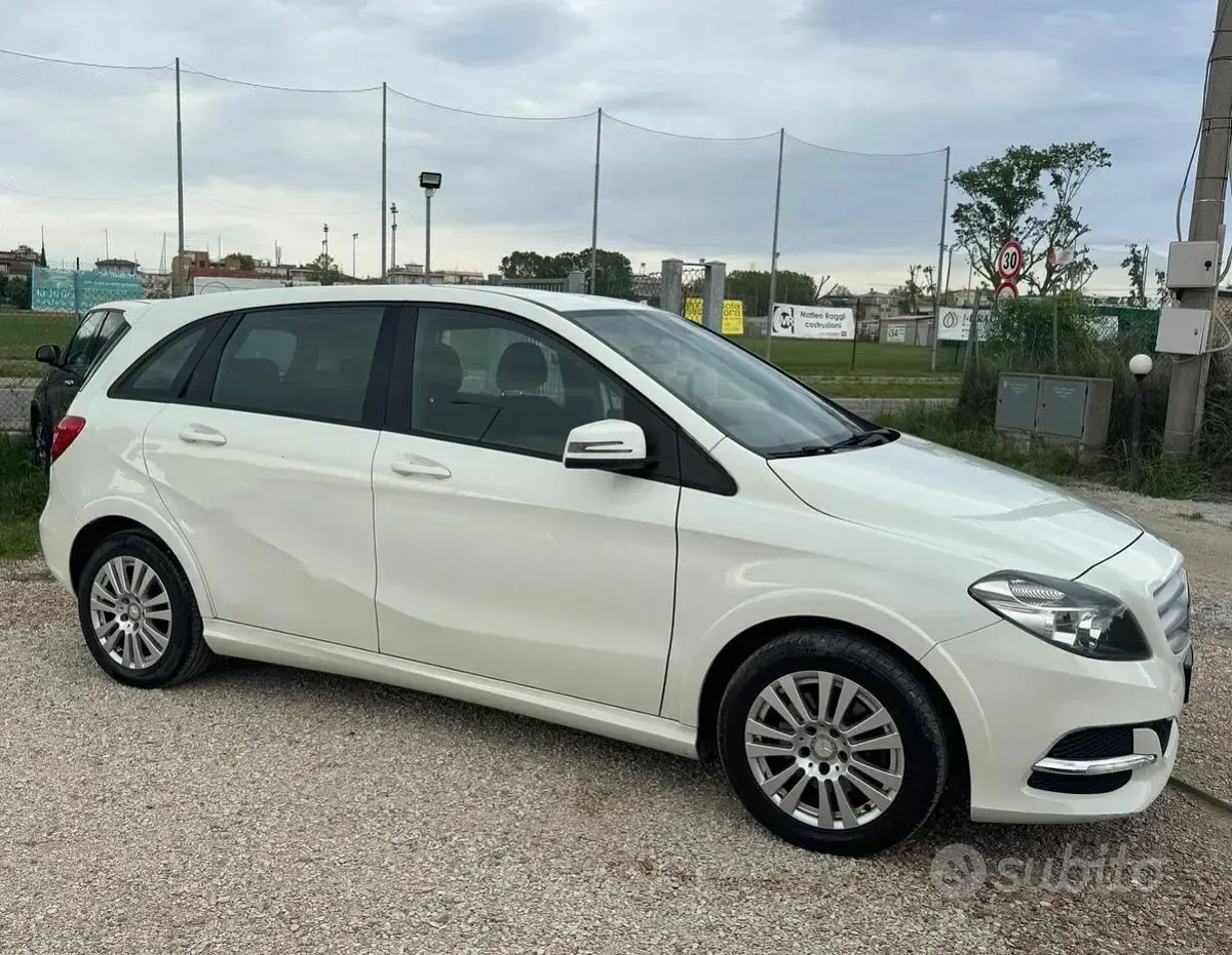 Usata Mercedes B200 Executive 156 CV (114 kW) 2014 Bianco Utilitaria