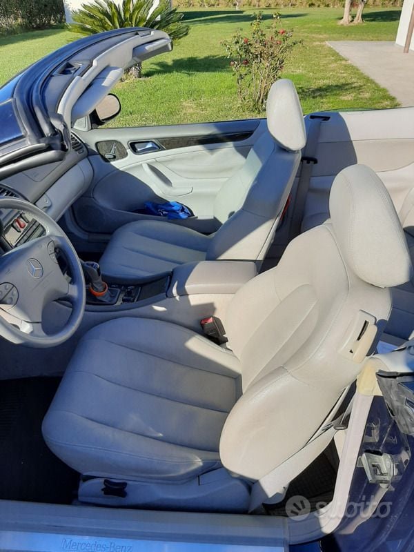 Usata Mercedes CLK200 163 CV (119 kW) 2002 Blu Cabrio