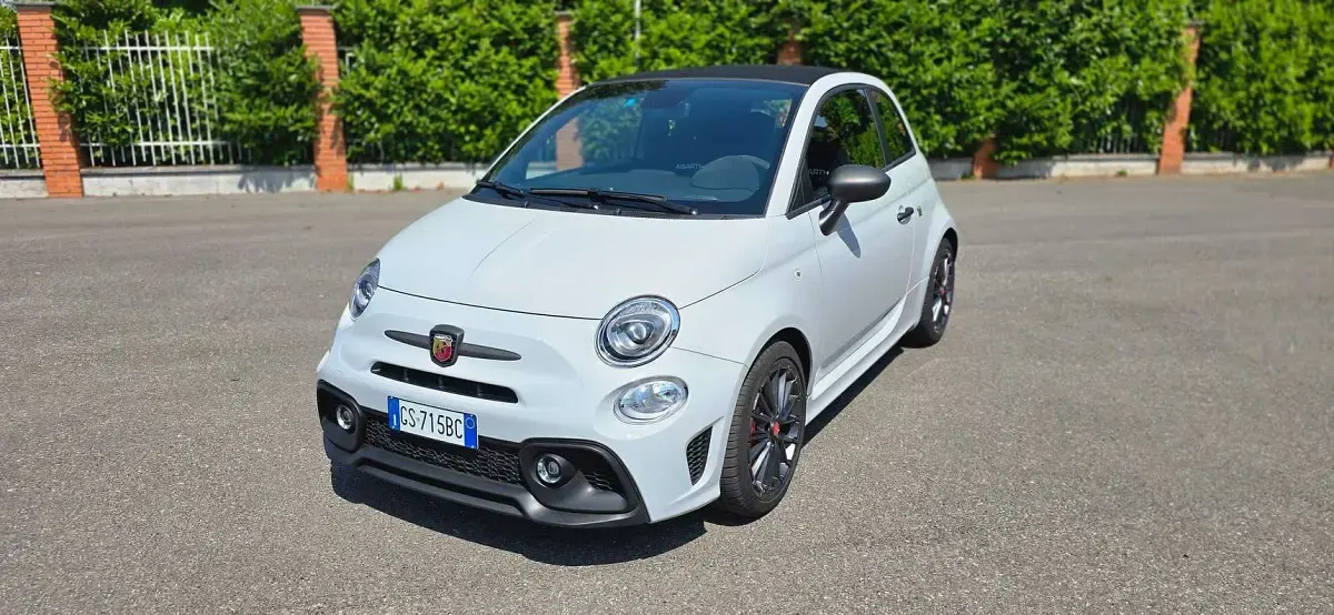 Usata Abarth 695C Competizione 179 CV (131 kW) 2023 Grigio Cabrio