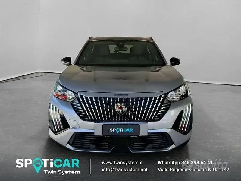 Nuova Peugeot 2008 Allure 136 CV (100 kW) 2025 Grigio SUV