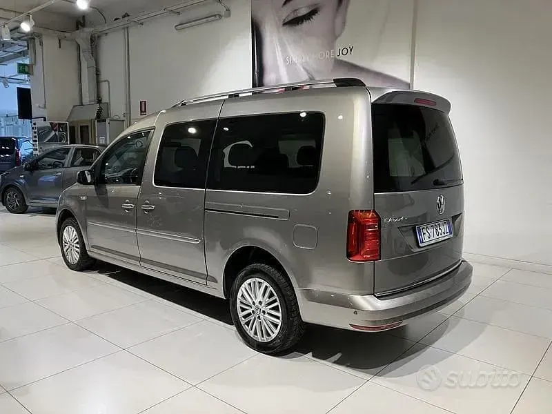 Usata VW Caddy Maxi Highline 150 CV (110 kW) 2018 Grigio Monovolume