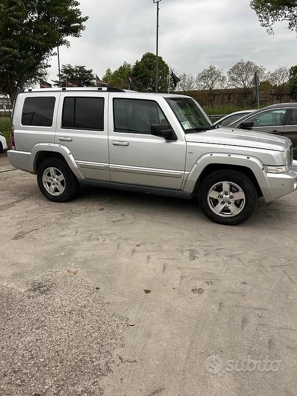 Usata Jeep Commander Limited 217 CV (159 kW) 2007 Grigio SUV