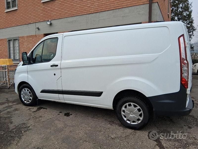 Usata Ford Transit Custom 125 CV (91 kW) 2016 Berlina