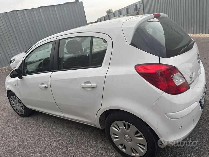 Usata Opel Corsa 58 CV (42 kW) 2013 Bianco Utilitaria