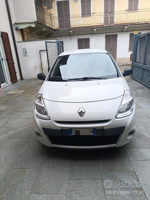Bianco Usata 2012 Renault Clio IV Furgone | 2500 € (Cara) - Immagine 1/4
