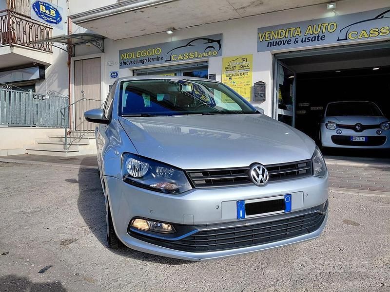 Grigio Usata 2009 VW Polo Due volumi | 3200 € (Buon prezzo) - Immagine 1/4
