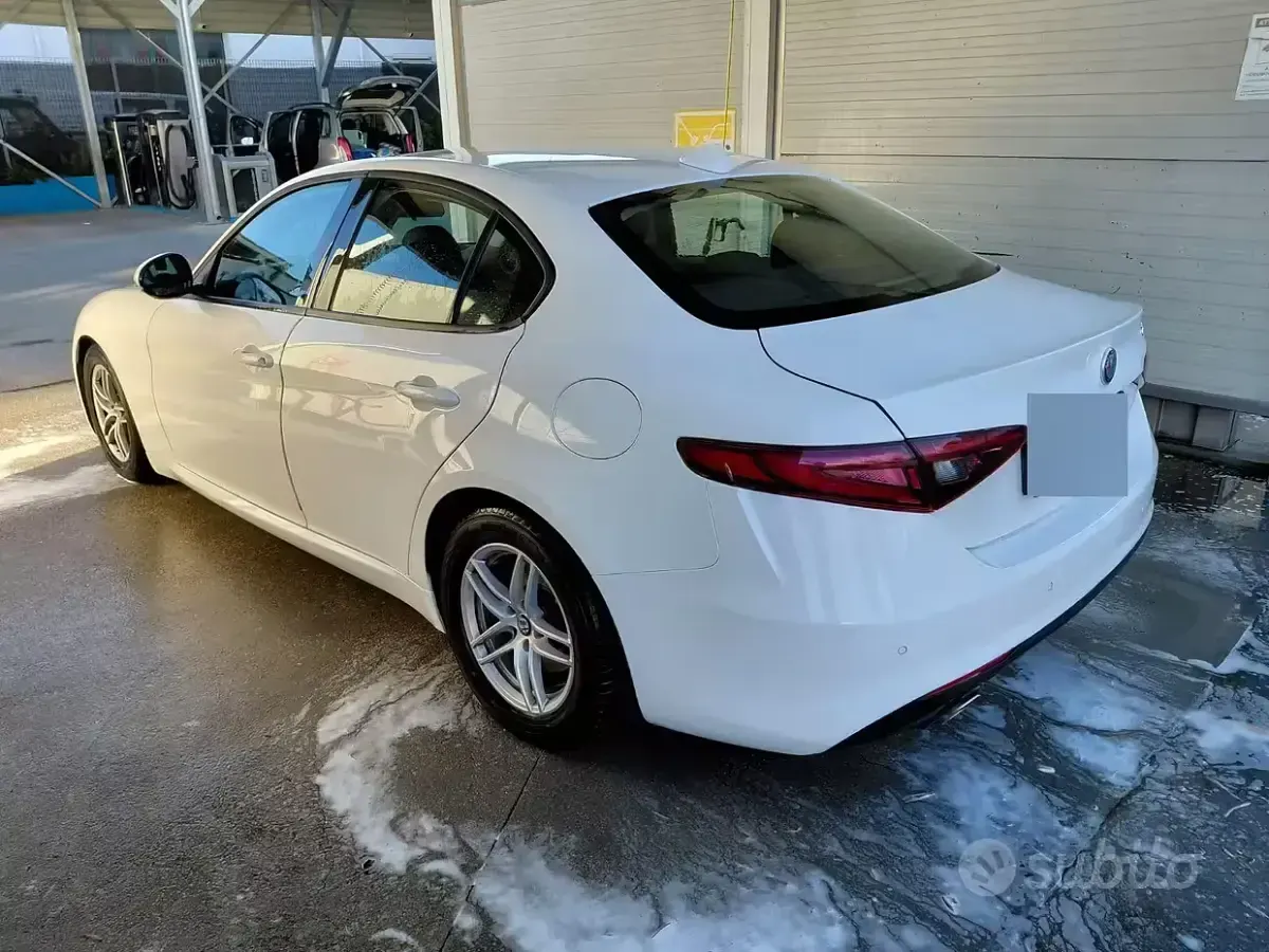 Usata Alfa Romeo Giulia 150 CV (110 kW) 2016 Bianco Berlina