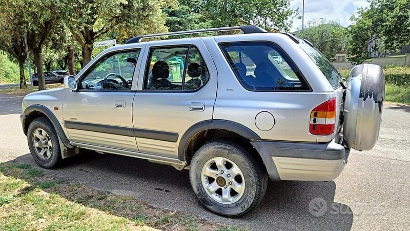 Usata Opel Frontera 101 CV (74 kW) 2000 Grigio SUV