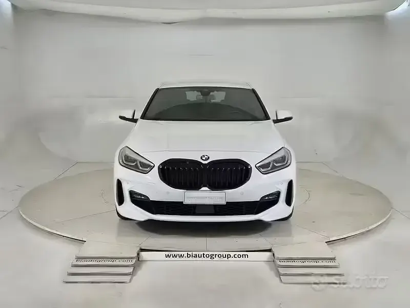 Usata BMW 116 M Sport 116 CV (85 kW) 2020 Bianco Utilitaria
