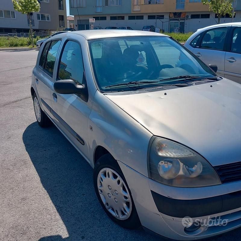 Usata Renault Clio II 58 CV (42 kW) 2004 Grigio Berlina