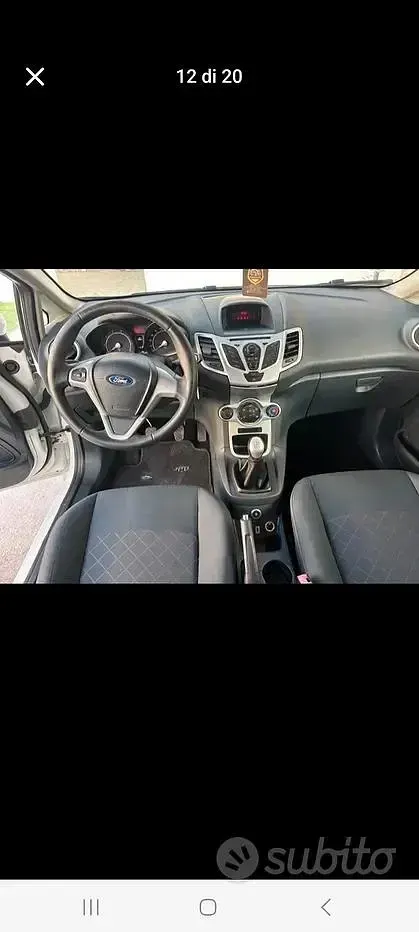 Usata Ford Fiesta 97 CV (71 kW) 2012 Bianco Berlina