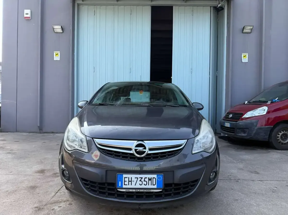 Usata Opel Corsa 75 CV (55 kW) 2011 Grigio Utilitaria