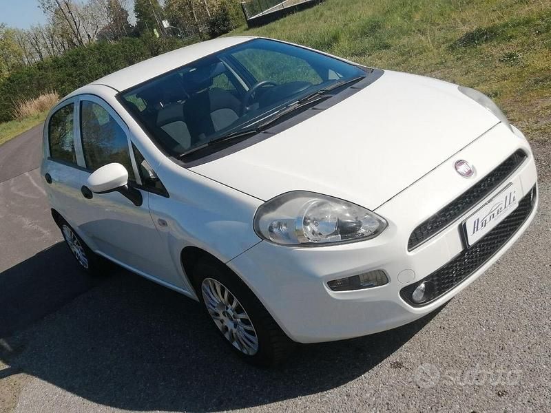 Usata Fiat Grande Punto 69 CV (50 kW) 2016 Bianco Utilitaria