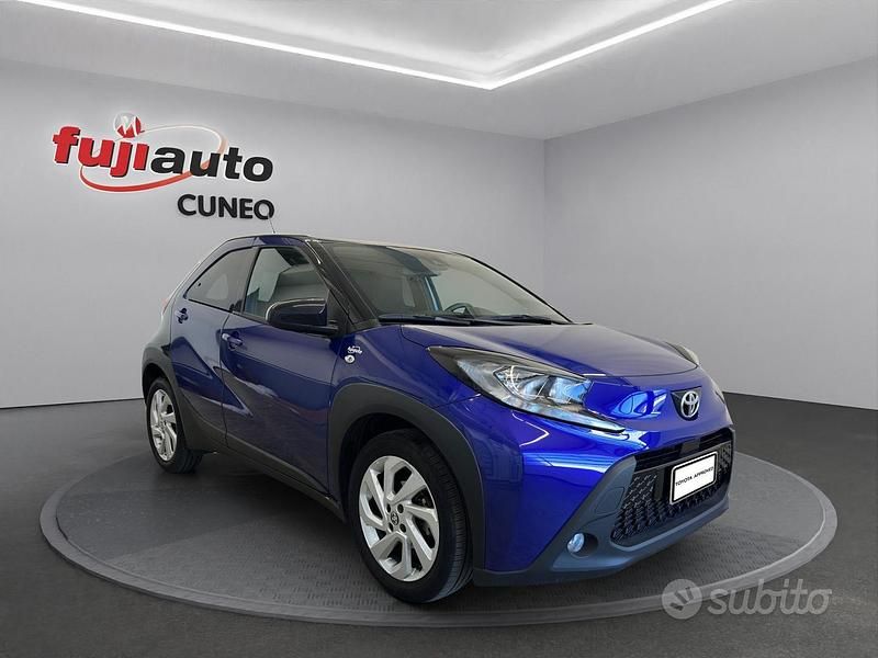 Usata Toyota Aygo X Trend 72 CV (52 kW) 2022 Grigio SUV