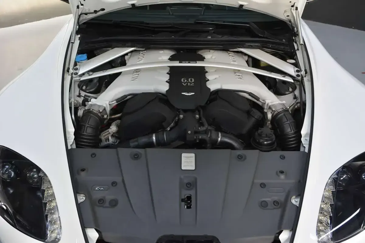 Usata Aston Martin Vantage 572 CV (420 kW) 2014 Bianco perla Coupé