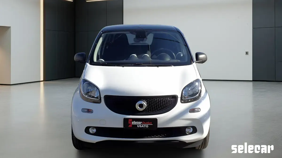 Usata Smart ForFour 71 CV (52 kW) 2019 B4 bianco Utilitaria