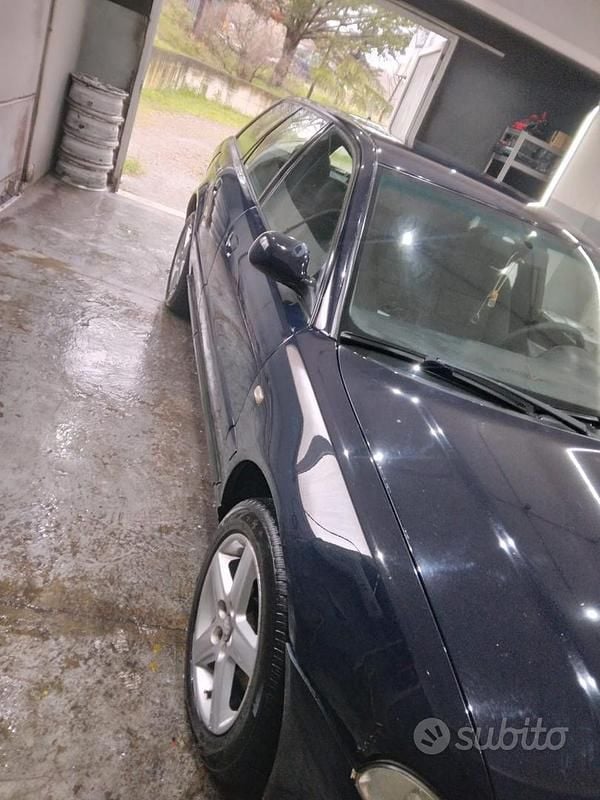 Usata Audi A4 110 CV (80 kW) 1999 Blu Station wagon