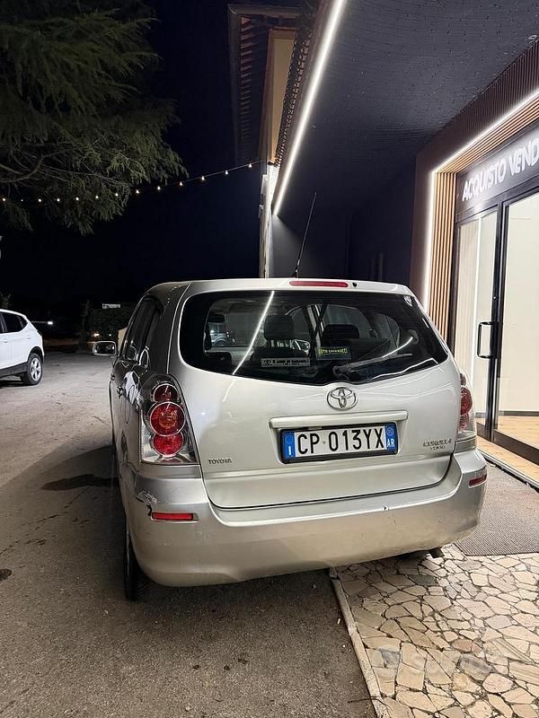 Usata Toyota Corolla Verso 115 CV (84 kW) 2005 Grigio Monovolume