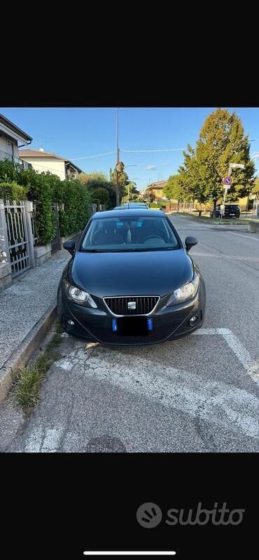 Grigio Usata 2011 Seat Ibiza Tre volumi | 3800 € (Cara) - Immagine 1/4