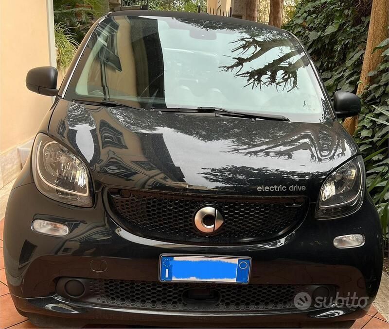 Usata 2018 Smart ForTwo Electric Drive Utilitaria | 13.000 € (Molto cara) - Immagine 1/4