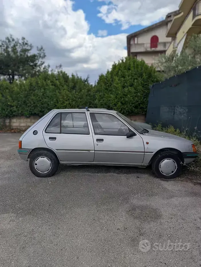 Usata Peugeot 205 49 CV (36 kW) 1984 Utilitaria