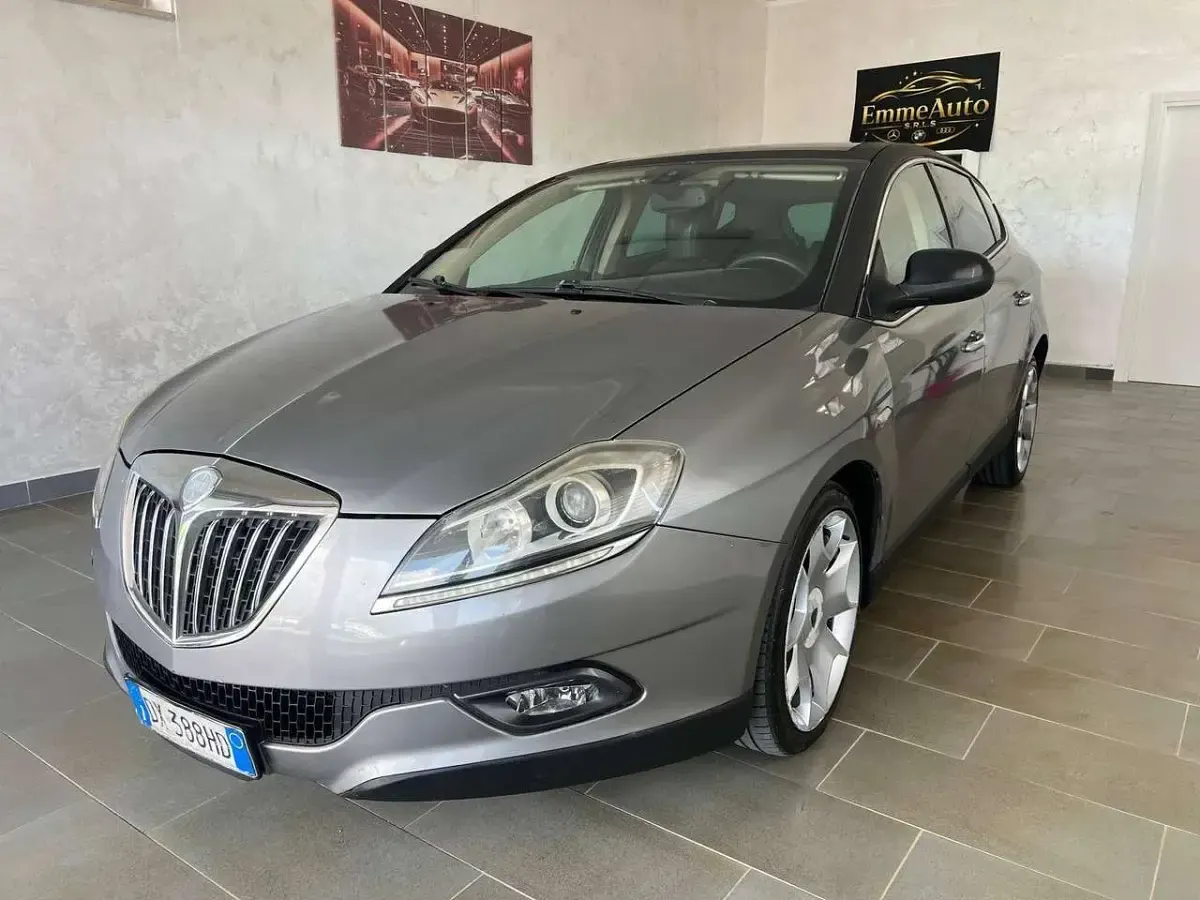 Usata Lancia Delta 165 CV (121 kW) 2009 Grigio Utilitaria