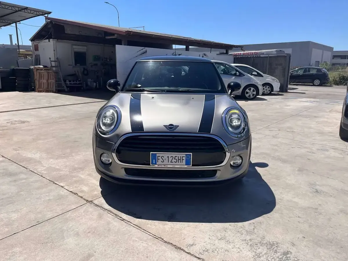 Usata Mini Cooper D 116 CV (85 kW) 2019 Grigio Utilitaria