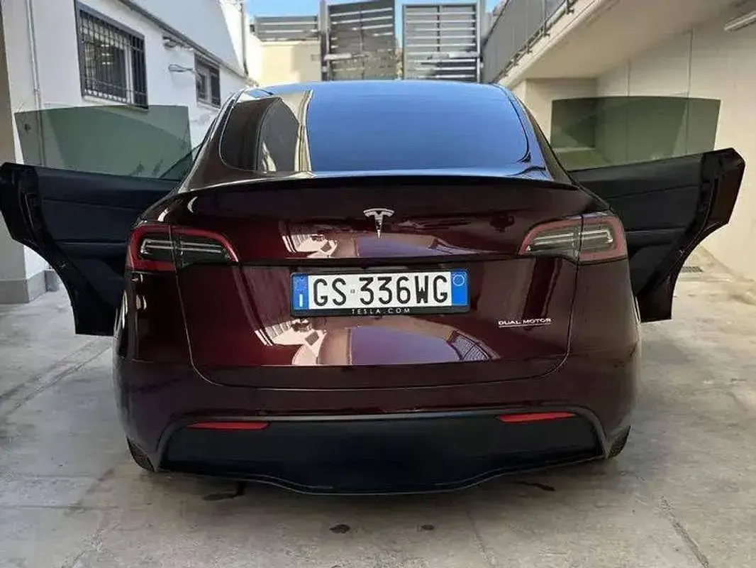 Usata Tesla Model Y Performance 338 kW (460 CV) 2024 Rosso SUV