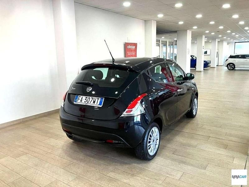 Usata Lancia Ypsilon Gold 69 CV (50 kW) 2015 Nero Utilitaria