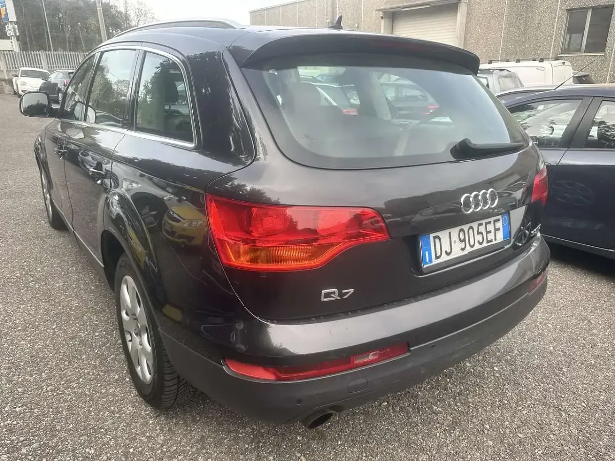 Usata Audi Q7 232 CV (170 kW) 2007 Grigio SUV