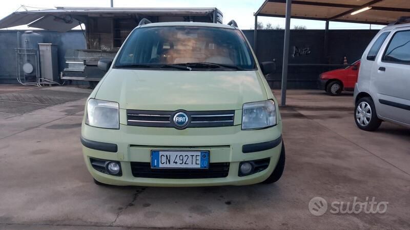 Usata Fiat Panda Emotion 69 CV (50 kW) 2005 Verde Utilitaria