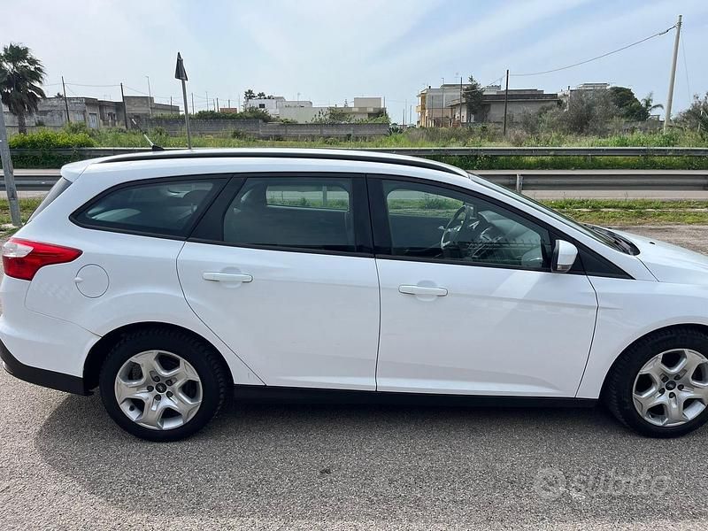 Usata Ford Focus 95 CV (69 kW) 2014 Bianco Station wagon