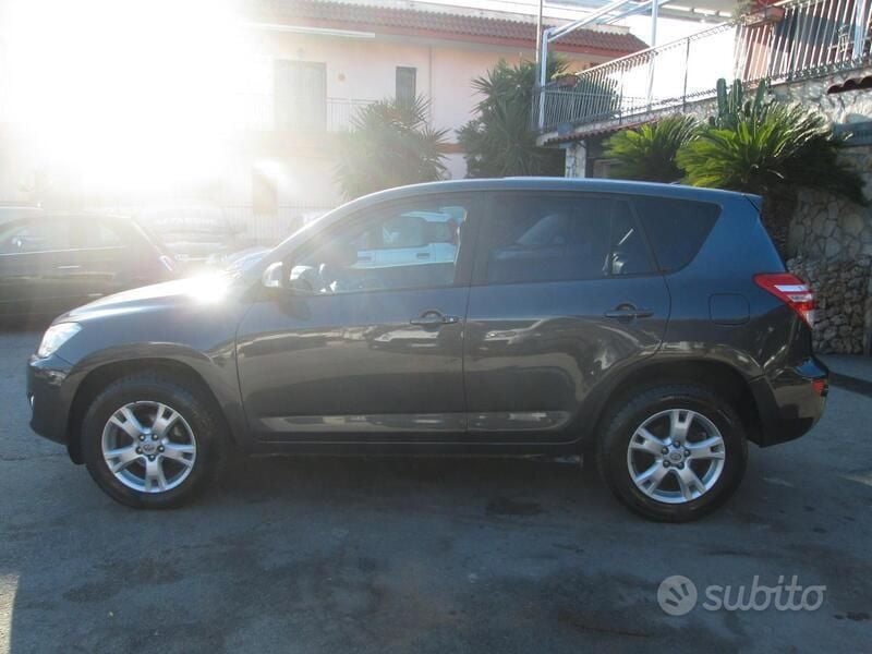 Usata Toyota RAV4 150 CV (110 kW) 2009 Grigio SUV