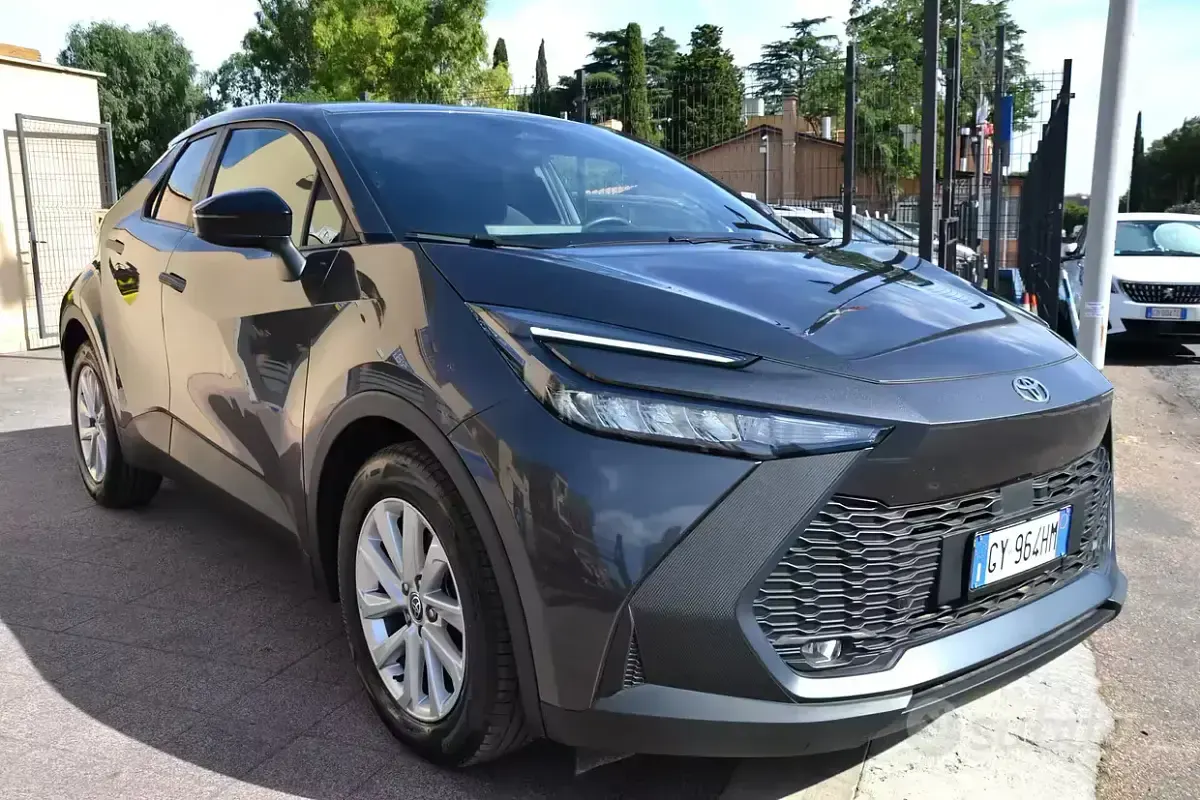 Usata Toyota C-HR 98 CV (72 kW) 2025 Grigio SUV