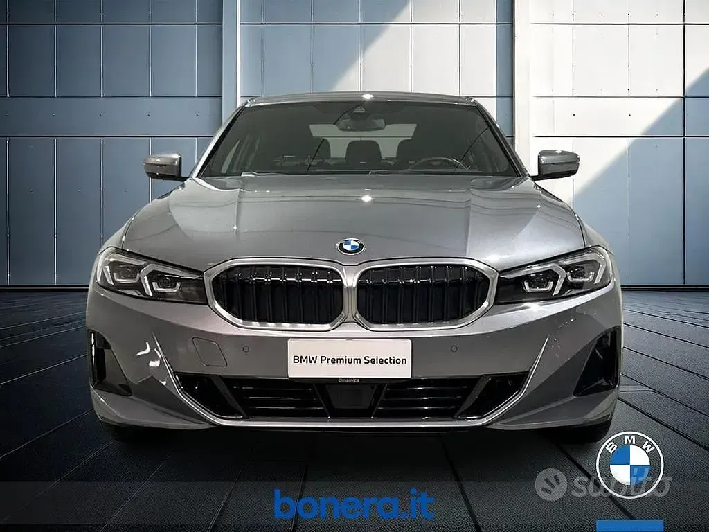 Usata BMW 318 Efficient Dynamics 150 CV (110 kW) 2025 Skyscraper grey metallic Berlina