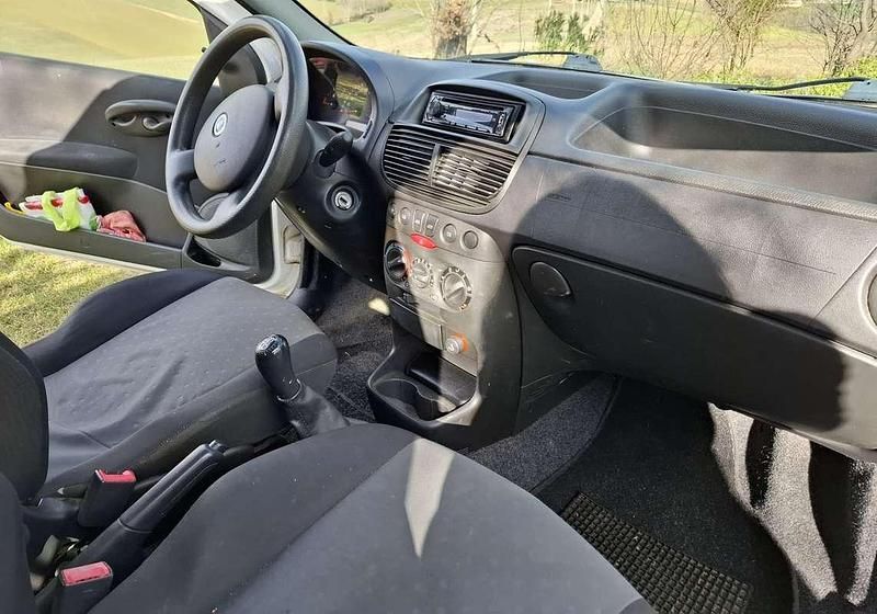 Usata Fiat Punto 101 CV (74 kW) 2006 Bianco Utilitaria